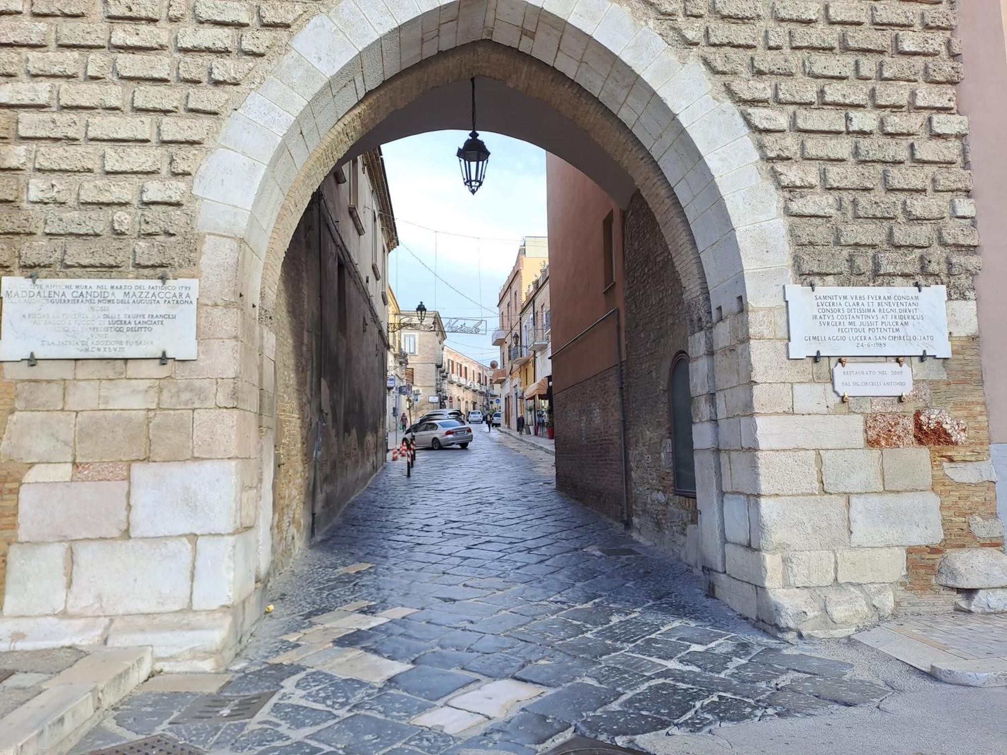 לינה וארוחת בוקר לוצ'רה La Casa Sull Arco מראה חיצוני תמונה